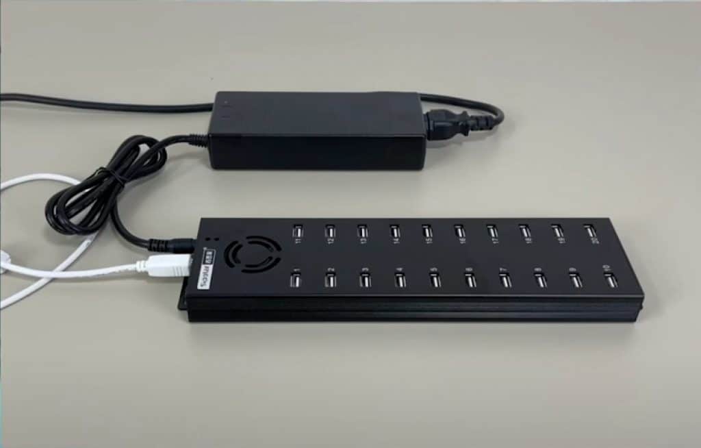 将 USB 集线器连接至电源