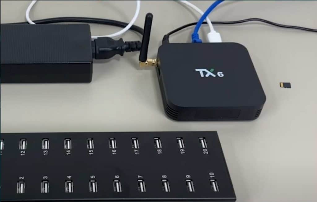 将 USB 集线器连接到微型服务器
